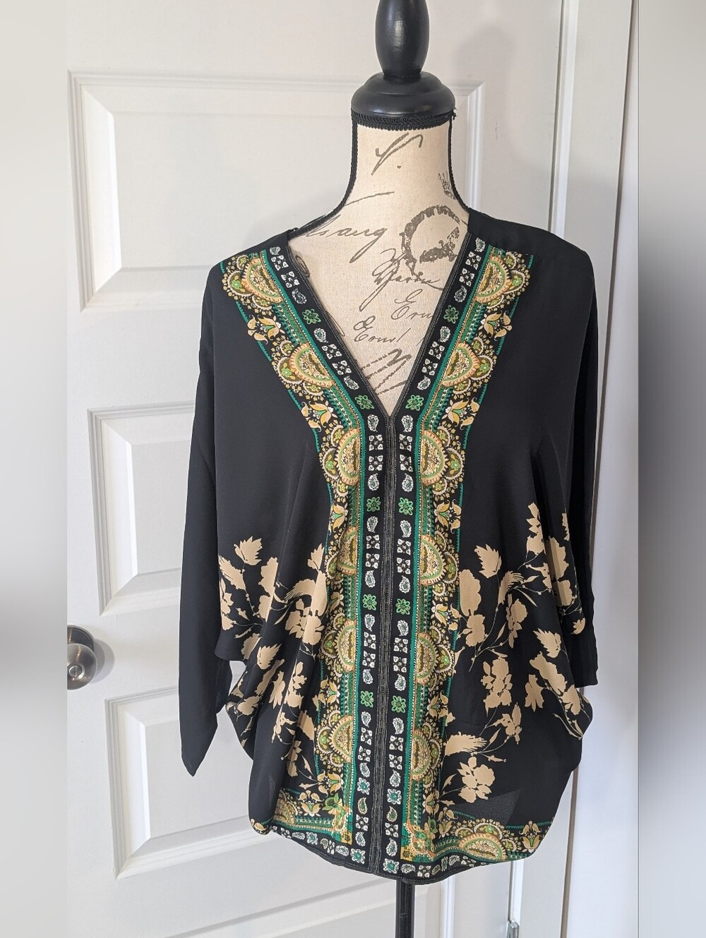 Rose & Olive Black V-Neck Embroidered Floral Tunic with Green Trim Size L - Picture 8 of 8